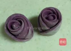 Illustration of how to make rose rolls 10