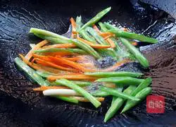 Illustration of how to make dry fried rice noodles 3