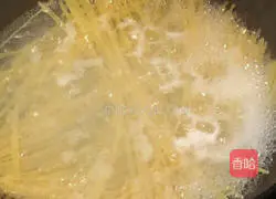 Illustration of how to make Italian tomato pasta 4