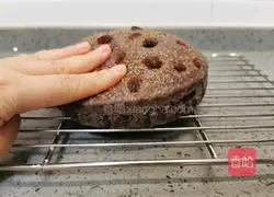 Illustration of how to make black rice cake 16