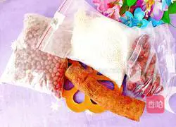 Illustration of how to make red dates, peanuts and yam porridge 1