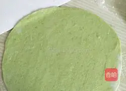 Illustration of how to make spinach noodles and leek box 13