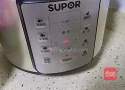 Healthy black rice and red date porridge Illustration of how to do it 2