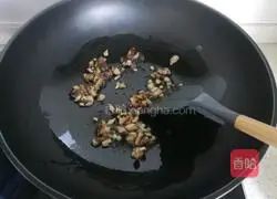 Illustration of how to make mushroom and chicken porridge 8