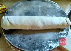 Illustration of how to make carrot and grilled sausage rolls 12