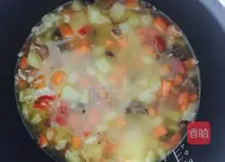 Illustration of how to make stewed rice with potatoes, carrots and bacon 17