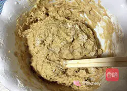 Illustration of how to make red date hair cake 3