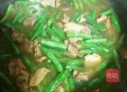 Illustration of braised beans and noodles 11