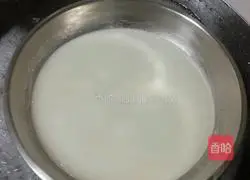 Illustration of making rice noodles with batter 7