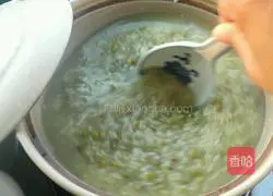 Illustration of how to make rice and mung bean porridge 6