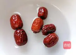 Purple sweet potato and white fungus porridge Practice illustration 3