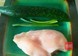 Illustration of how to make cold noodles with shredded chicken 1