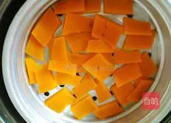 Illustration of how to make pumpkin hair cake 5