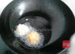 Illustration of how to make fried glutinous rice balls 7