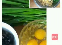 Illustration of how to make pot stickers with chive filling 2