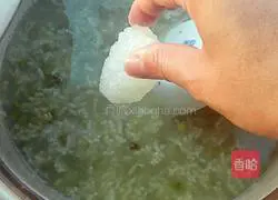 Illustration of how to make rice and mung bean porridge 4