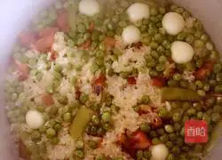 Illustration of how to make bacon clay pot rice 6