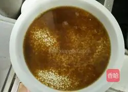 Illustration of how to make black rice balls 3