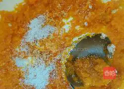 Illustration of how to make pumpkin hair cake 3