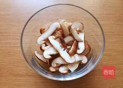 Illustration of how to make shrimp and mushroom millet porridge 3