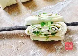Illustration of how to make pepper-flavored flower rolls 15