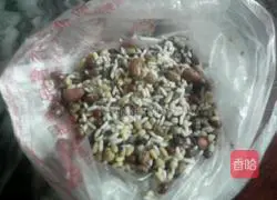 Illustration of how to make nutritious eight-treasure porridge 1