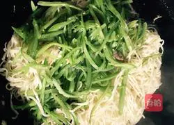 Illustration of home-style braised beans and noodles 19