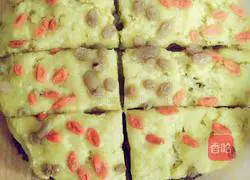 Illustration of how to make raisin and wolfberry cake 6