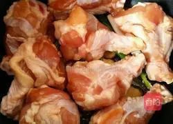 Illustration of how to bake chicken wings in a rice cooker 6