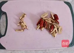 Illustration of how to make red dates, longan and millet porridge 3