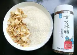 Illustration of how to make rock sugar lily porridge 3