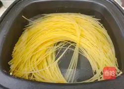 Illustration of how to make hoof rice noodles 4