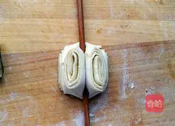 Illustration of how to make salt and pepper rolls 14