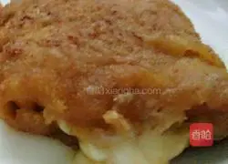 Illustration of how to make fried cheese chicken steak burger 1