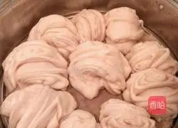 Illustration of how to make steamed flower rolls 17