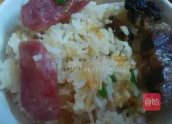 Illustration of how to make preserved meat clay pot rice 7
