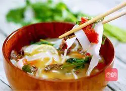 Illustration of how to make beef soup rice noodles 6