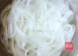 Illustration of how to make fried rice noodles with eggs 2