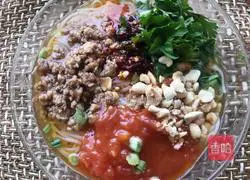 Illustration of how to make minced pork rice noodles 7