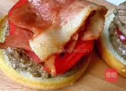 Double-layer beef Illustration of how to make burgers 9