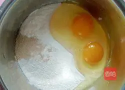 Illustration of how to make brown sugar, jujube and cranberry cake 4