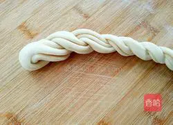 Illustration of how to make silver silk flower rolls 9