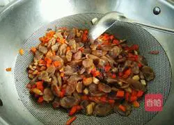 Illustration of how to make sausage braised rice 8