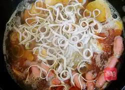 Illustration of how to make cross-bridge rice noodles 6