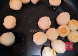 Illustration of how to make fried Yuanxiao 2
