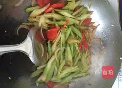 Celery and Egg Braised Noodles Recipe Illustration 5