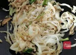 Illustration of how to make mushroom rice noodles 6