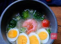 Illustration of how to make stone pot rice noodles 8