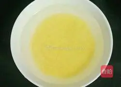 Illustration of how to make double rice lotus seed and pork ribs porridge (baby food supplement) 8