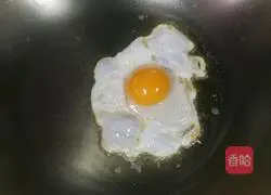 Illustration of how to make spicy and sour seafood rice noodles 4